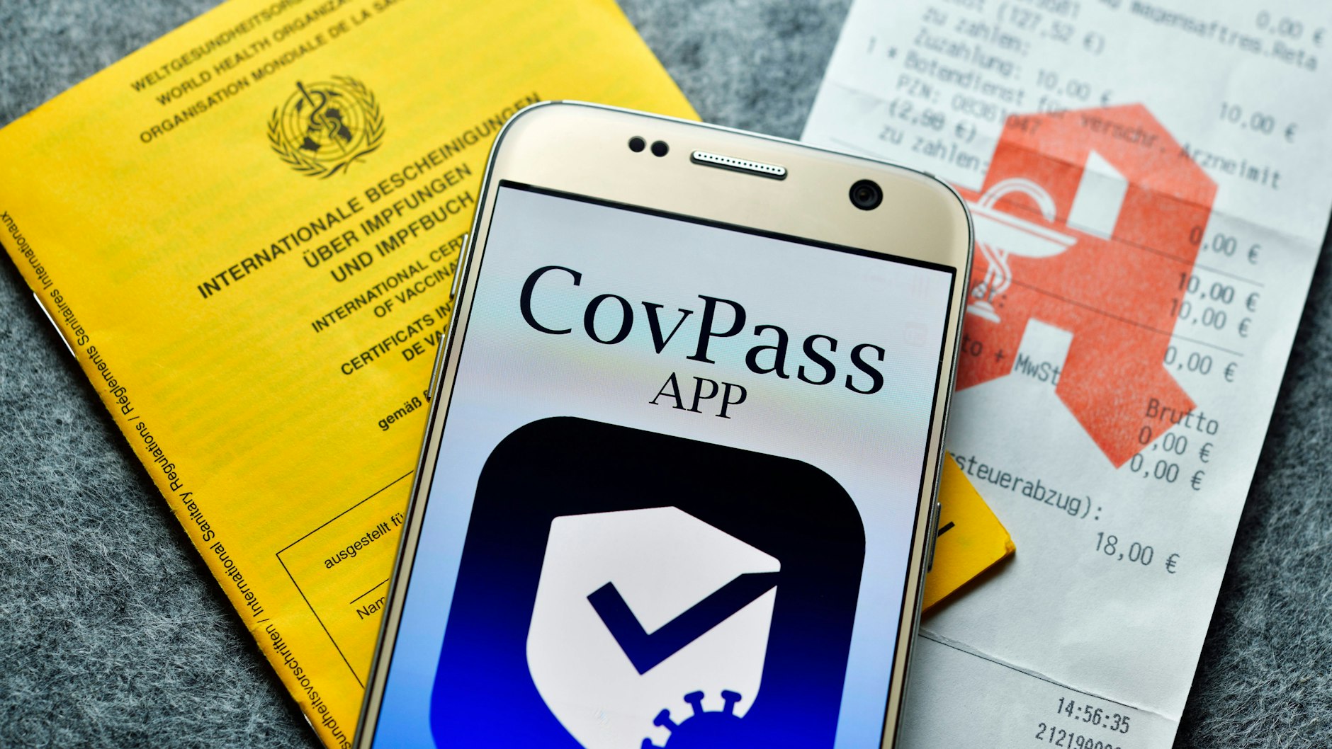 In vielen Apotheken können sich Bürger digitale Impfzertifikate erstellen lassen (Symbolbild).&nbsp;