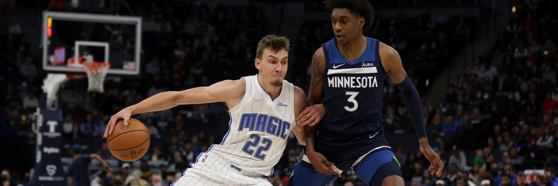 Franz Wagner behauptet sich in der NBA bereits in seiner ersten Saison, hält auch körperlich dagegen.