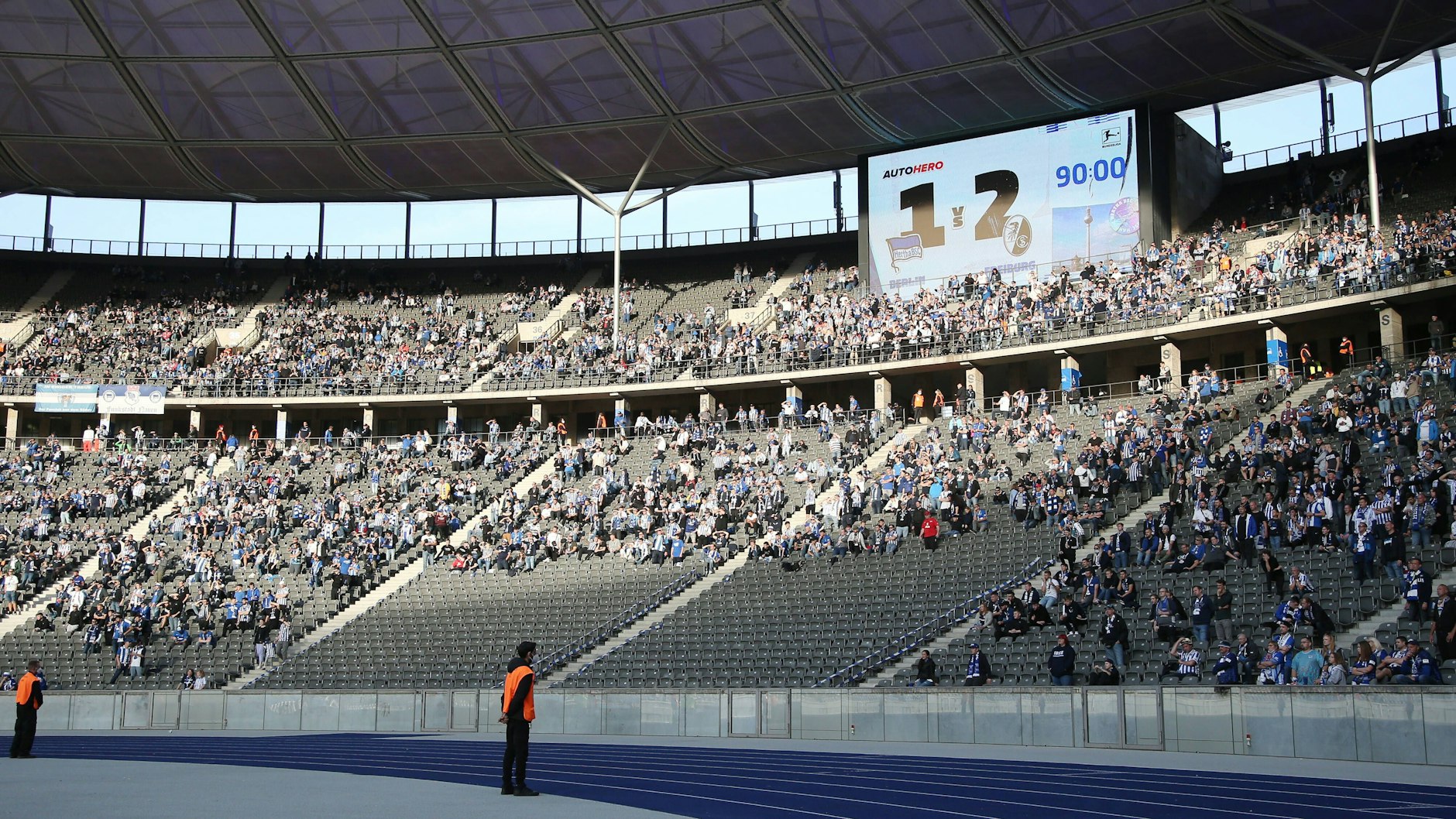 Seit der Corona-Pandemie bleibt der untere Rang der Ostkurve bei Hertha-Spielen frei. Auch Banner und Spruchbänder sieht man seit geraumer Zeit kaum.&nbsp;