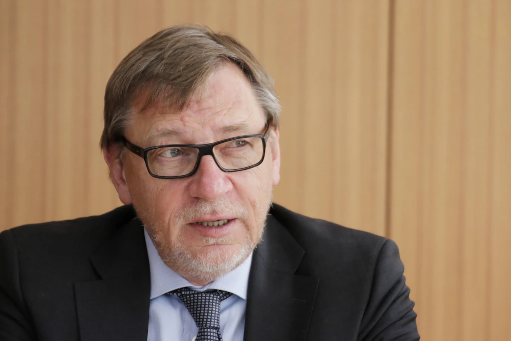 Hausärzte-Chef: „Wer nicht geimpft ist, sollte nicht in Pflegeheimen arbeiten“