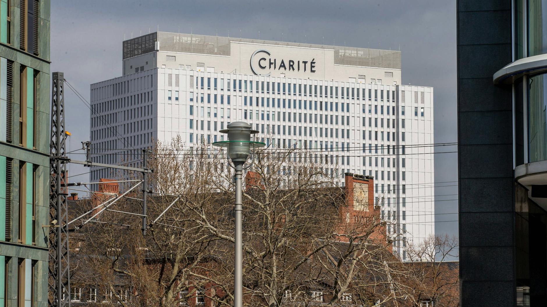 Die Berliner Charité: Geraten die Krankenhäuser wieder an ihre Grenzen so wie im letzten Jahr? (Archivbild)