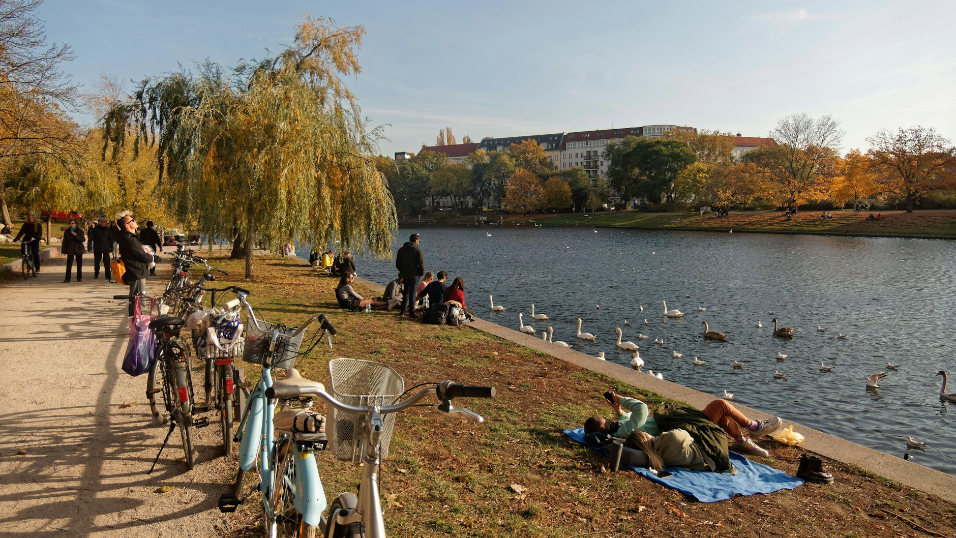 Der 30. Oktober am Urbanhafen: In Berlin war das Wetter im Oktober wärmer und trockener als gewohnt.