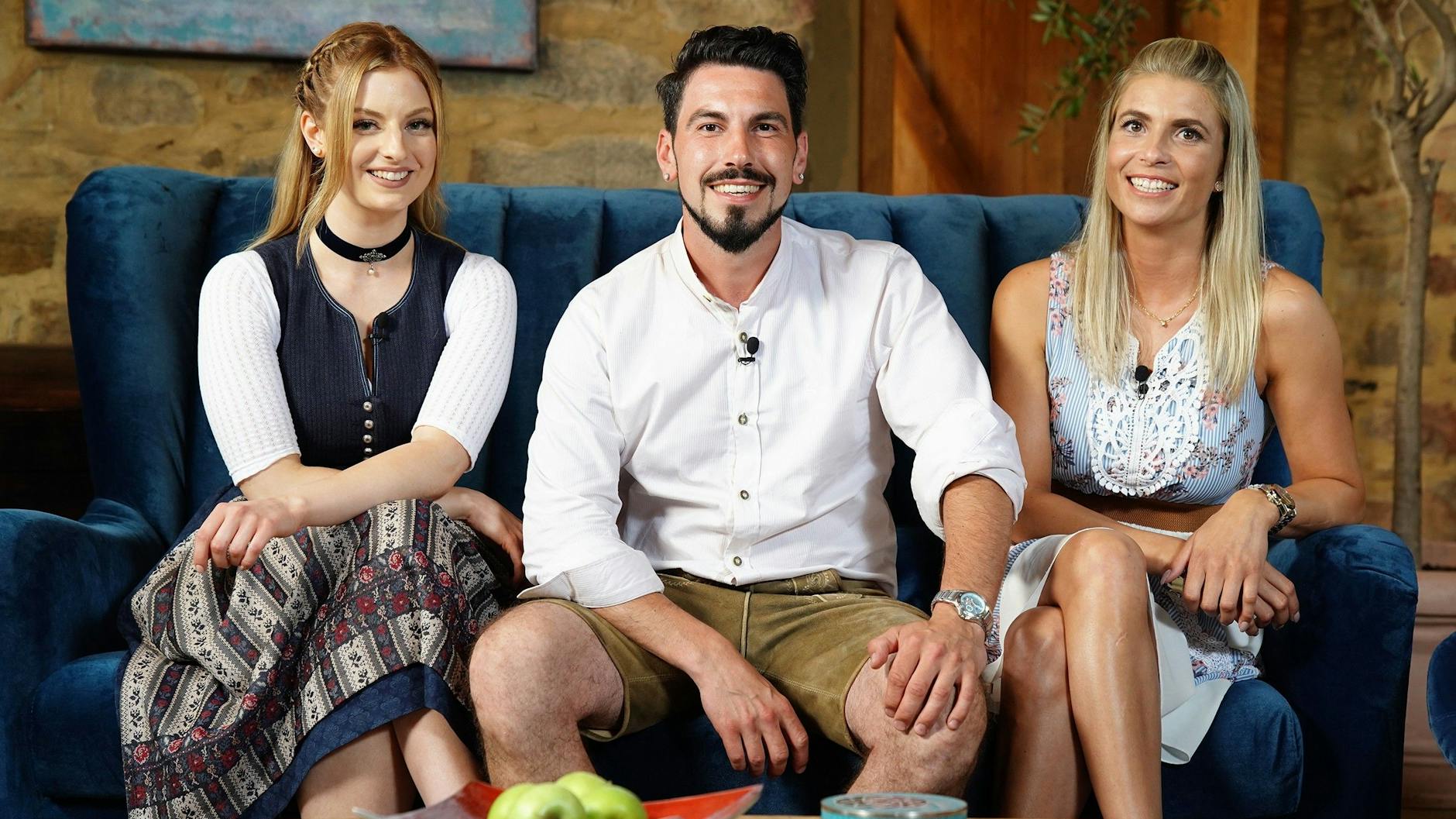 Bauer Mathias nahm mit Melina (l.) und Sabrina gleich zwei Frauen mit auf seinen Hof.