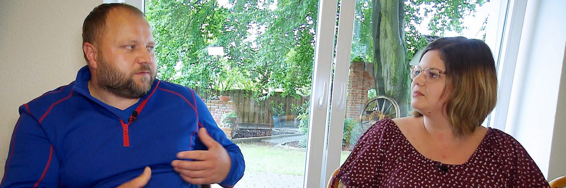 „Bauer sucht Frau“-Kuh-und-Schweinehalter Mike lädt erst Sandra zur Hofwoche ein, um sie dann wieder auszuladen.