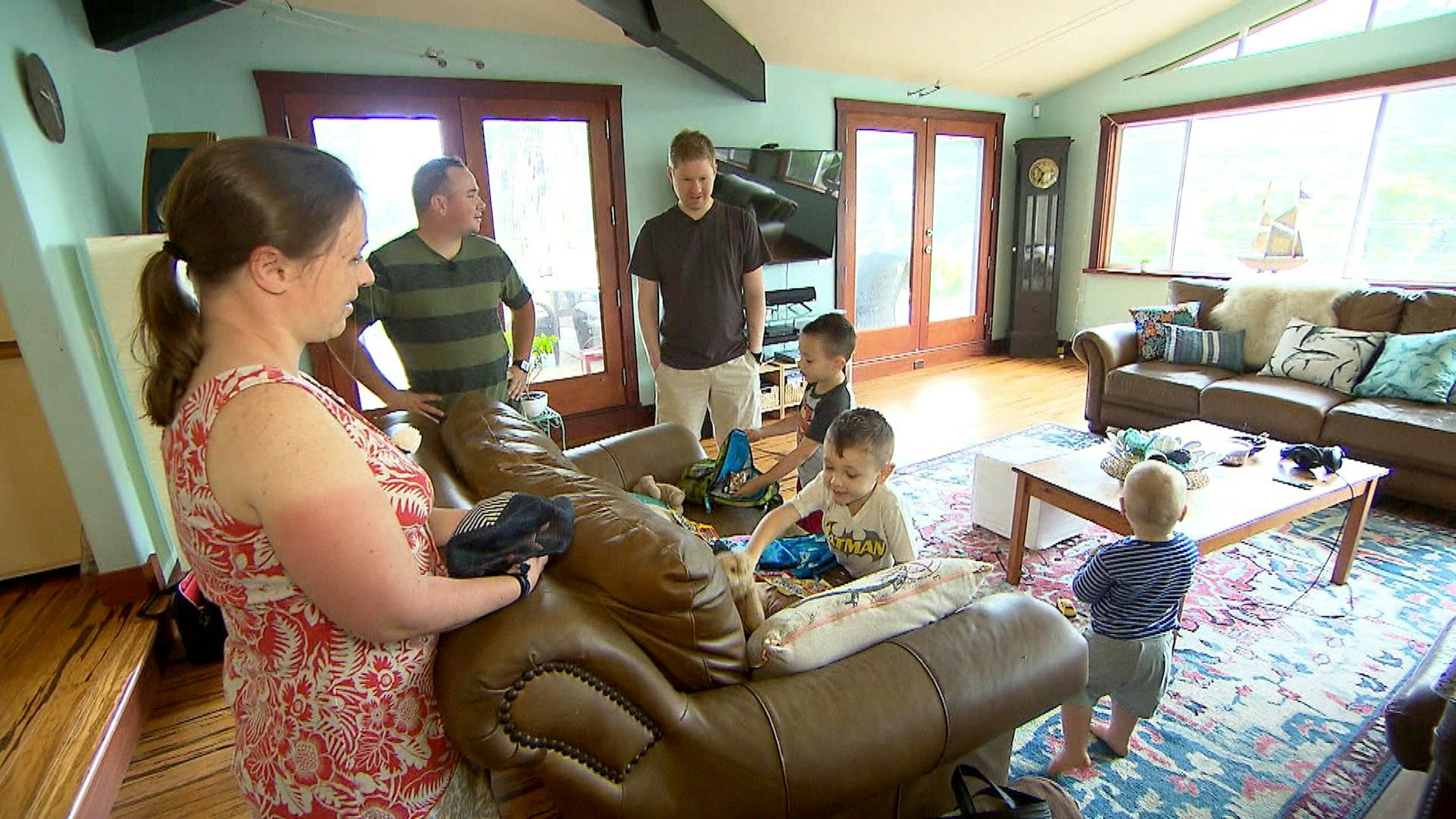 Die Reimanns: Tochter Janina (l.), Sohn Jason (Mitte) und Schwiegersohn Coleman (r.) sind mit ihren Kindern auf Hawaii.