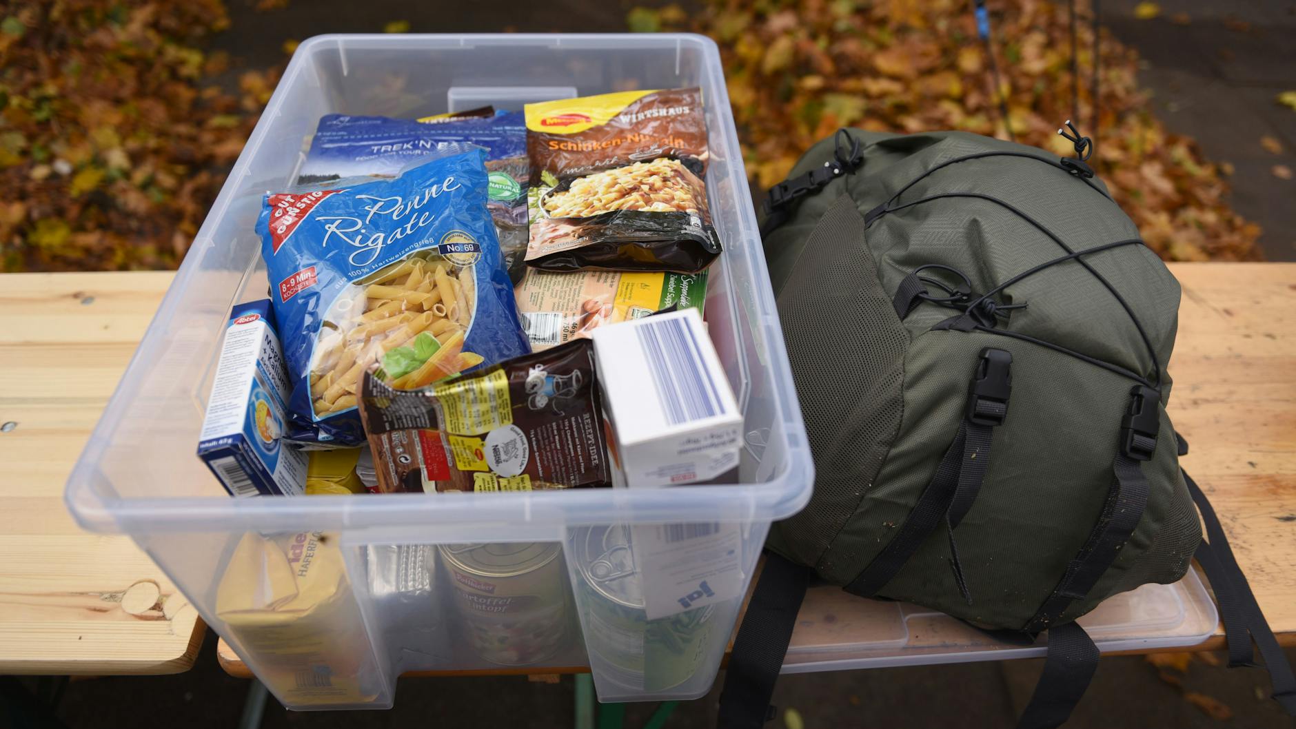 Ein Vorrat an haltbaren Lebensmittel und ein Notfallrucksack können in Krisen hilfreich sein. <br><br>