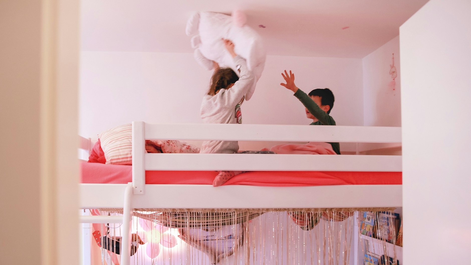 Toben, spielen, streiten - zum gemeinsamen Großwerden gehört einiges an Action dazu.&nbsp;