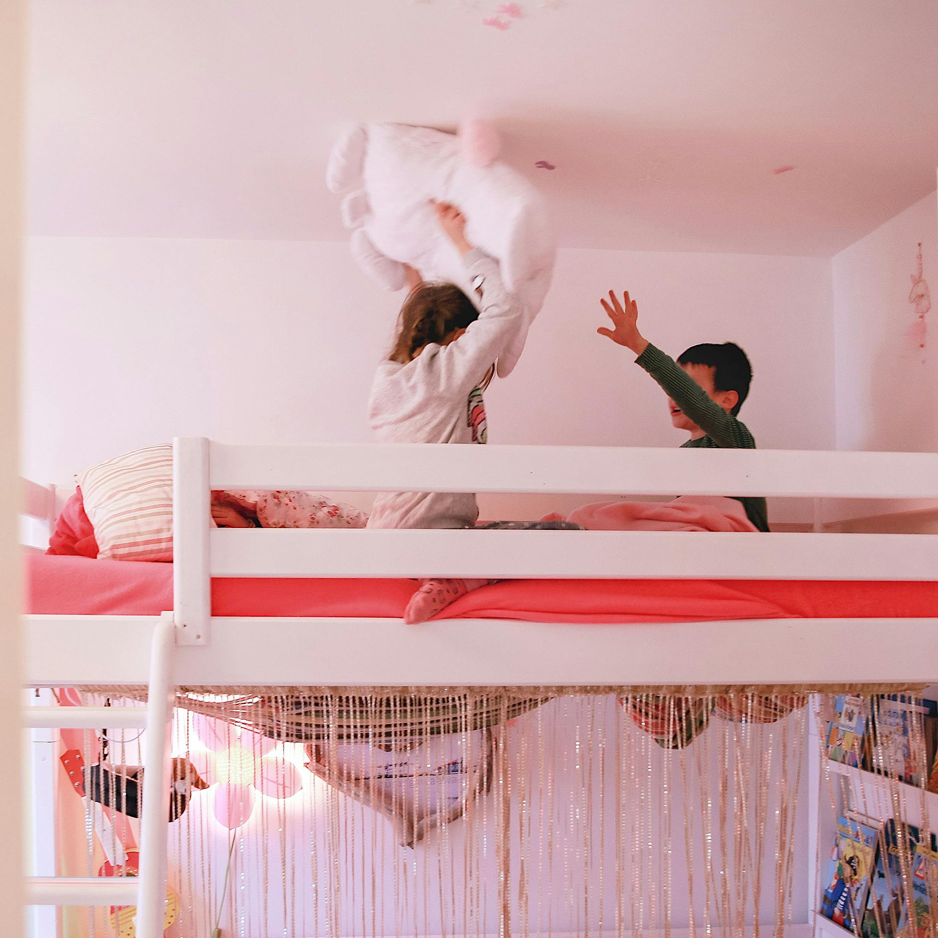 Geschwister-Beziehung: So werden aus Ihren Kindern Freunde fürs Leben