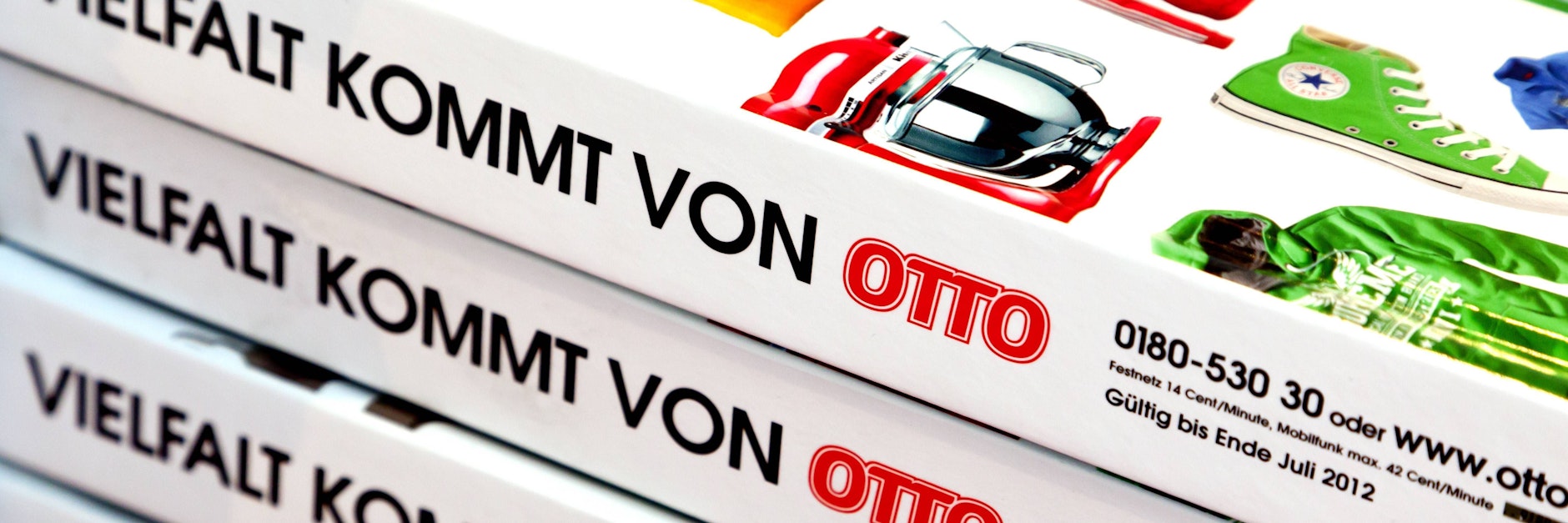 Das waren noch Zeiten, als Kundinnen und Kunden aus dem Otto-Katalog bestellten: Der Konzern macht seine Umsätze längst im Internet.