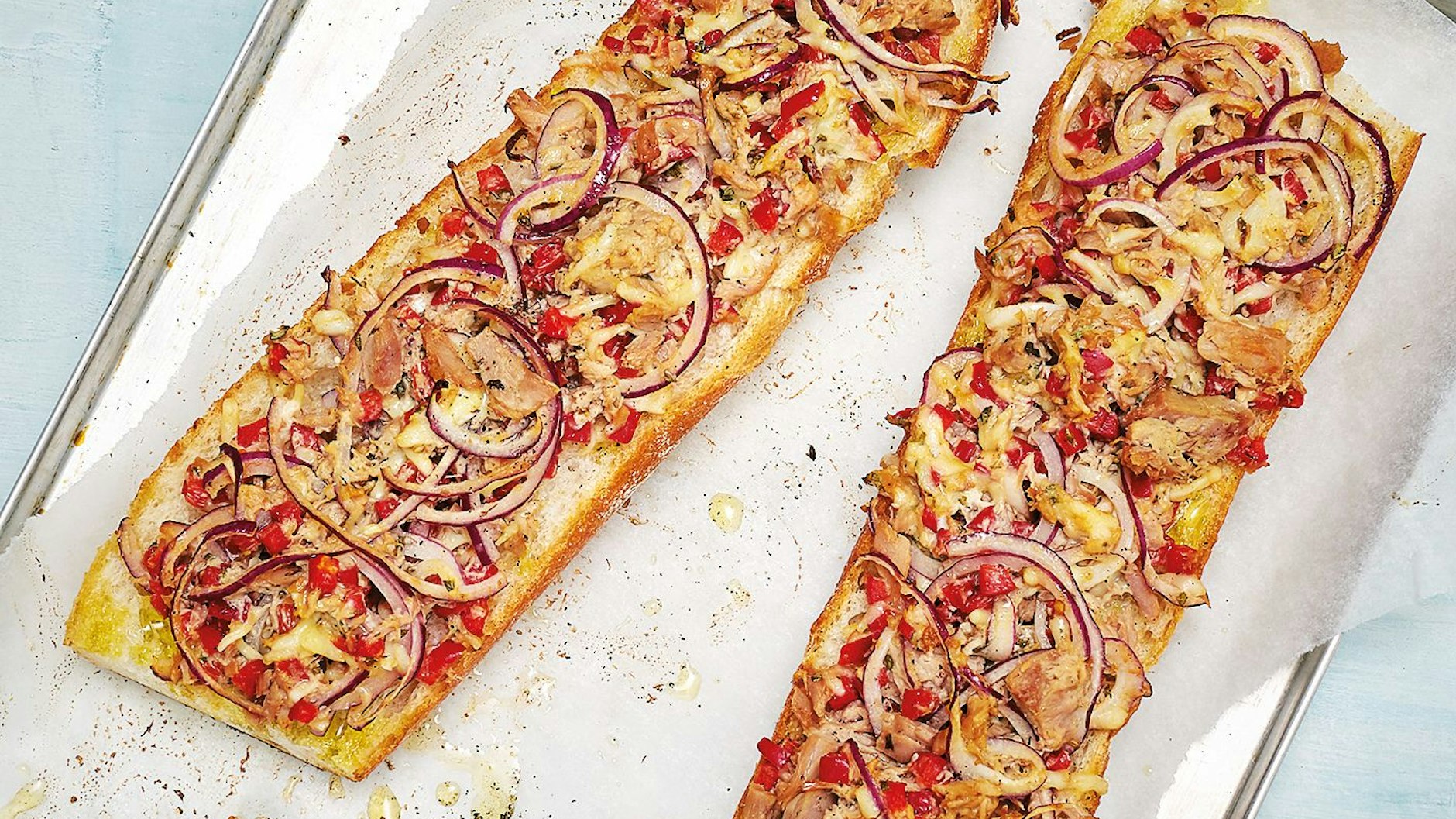 Baguette mit Thunfisch und Zwiebeln. Geht schnell, schmeckt lecker.&nbsp;