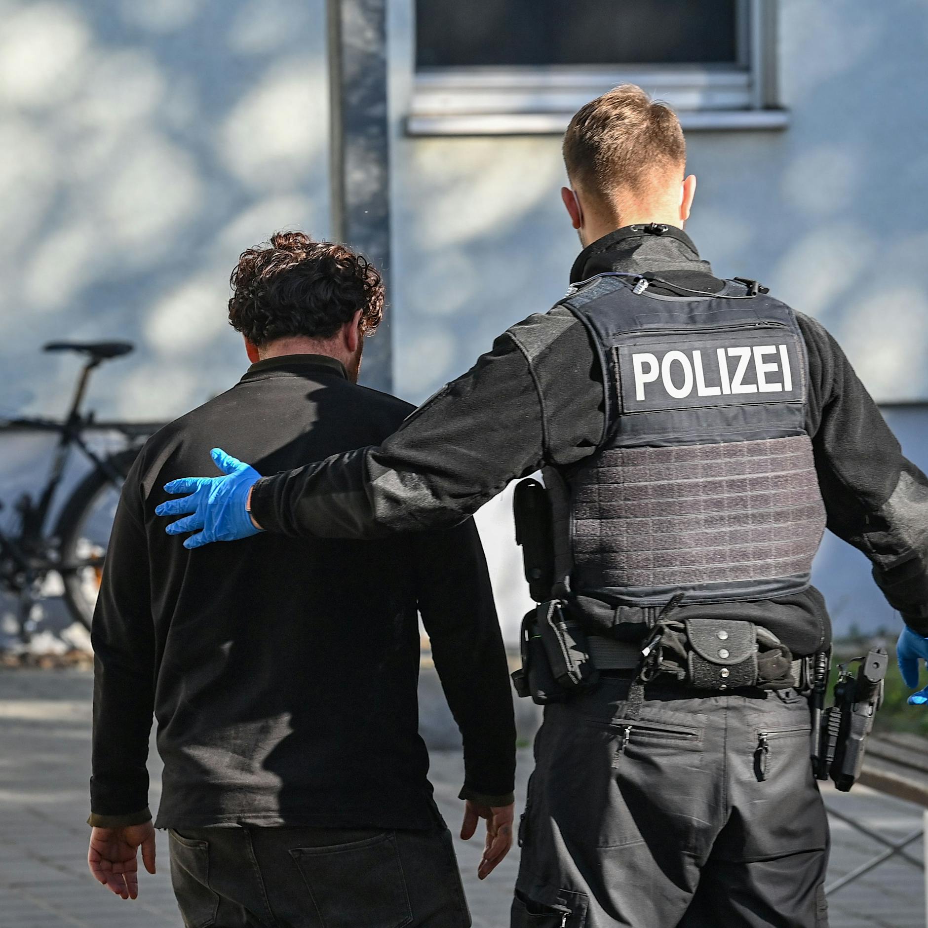 Alarm an der Grenze zu Polen: Immer mehr Flüchtlinge kommen nach Brandenburg – und ER ist Schuld!