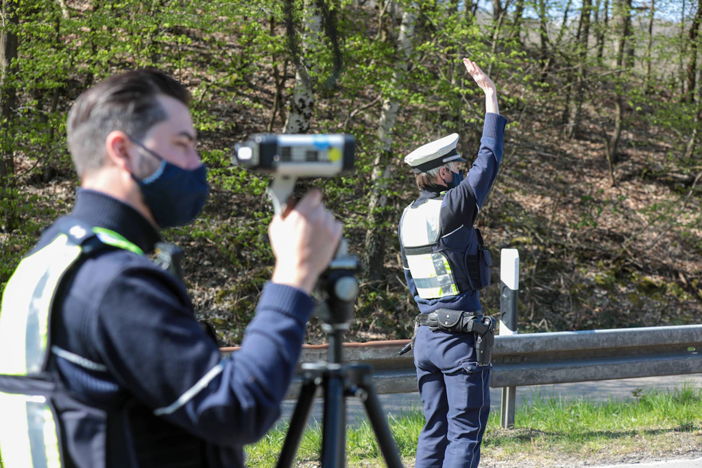 Verfolgungsjagd in Berlin: Raser flüchtet nach Radarkontrolle vor Polizei