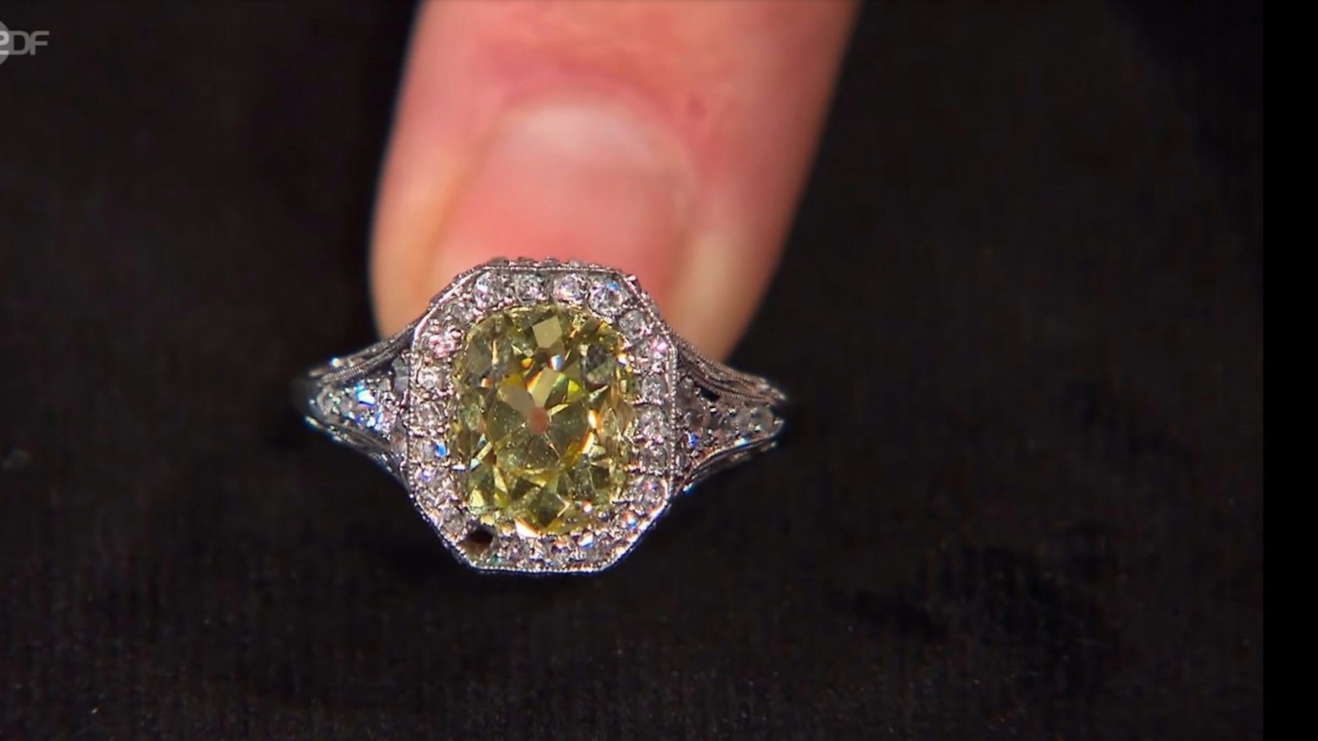 In intensivem Gelb funkelt der Ring bei&nbsp;„Bares für Rares“.