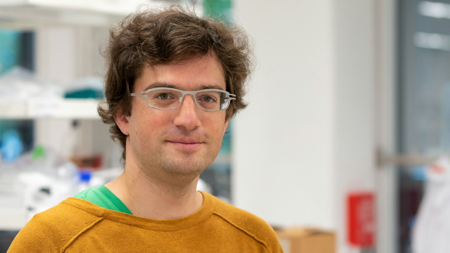 Der Mikrobiologe Emanuel Wyler