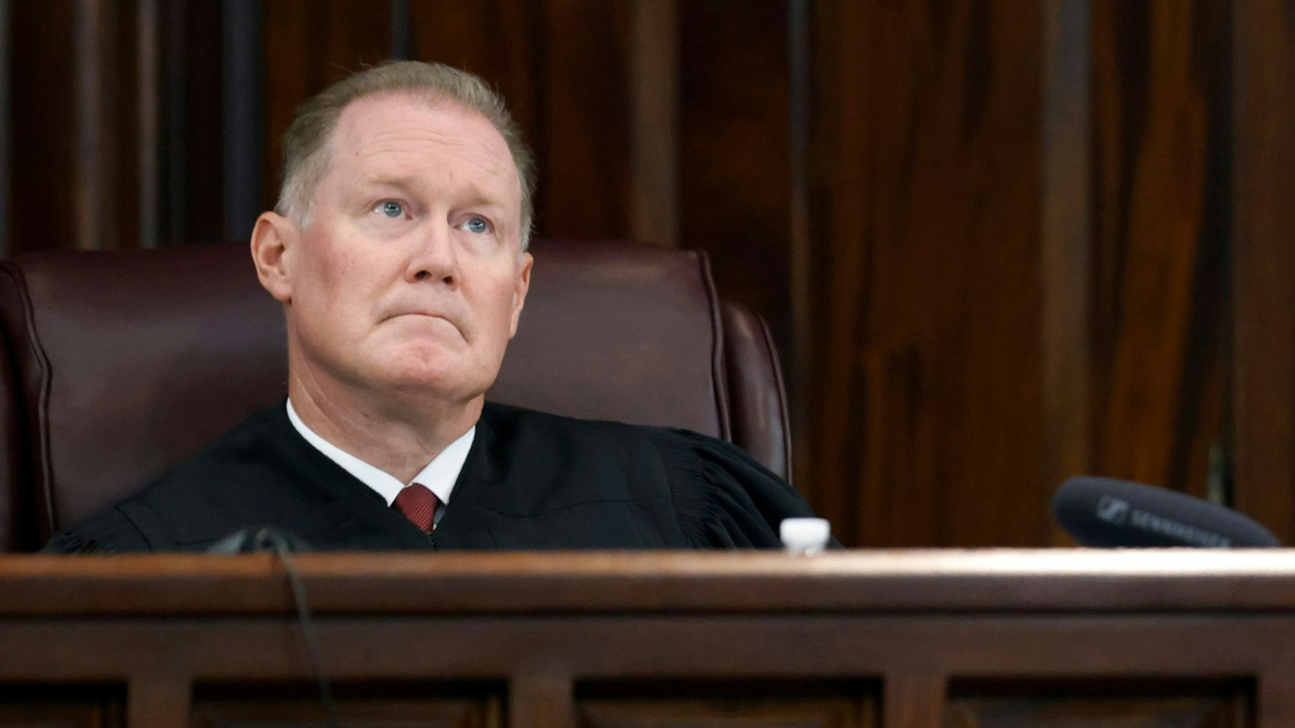 Der Richter Timothy Walmsley&nbsp;hatte die Jury nach einem mehr als zwei Wochen andauernden Auswahlverfahren genehmigt.&nbsp;