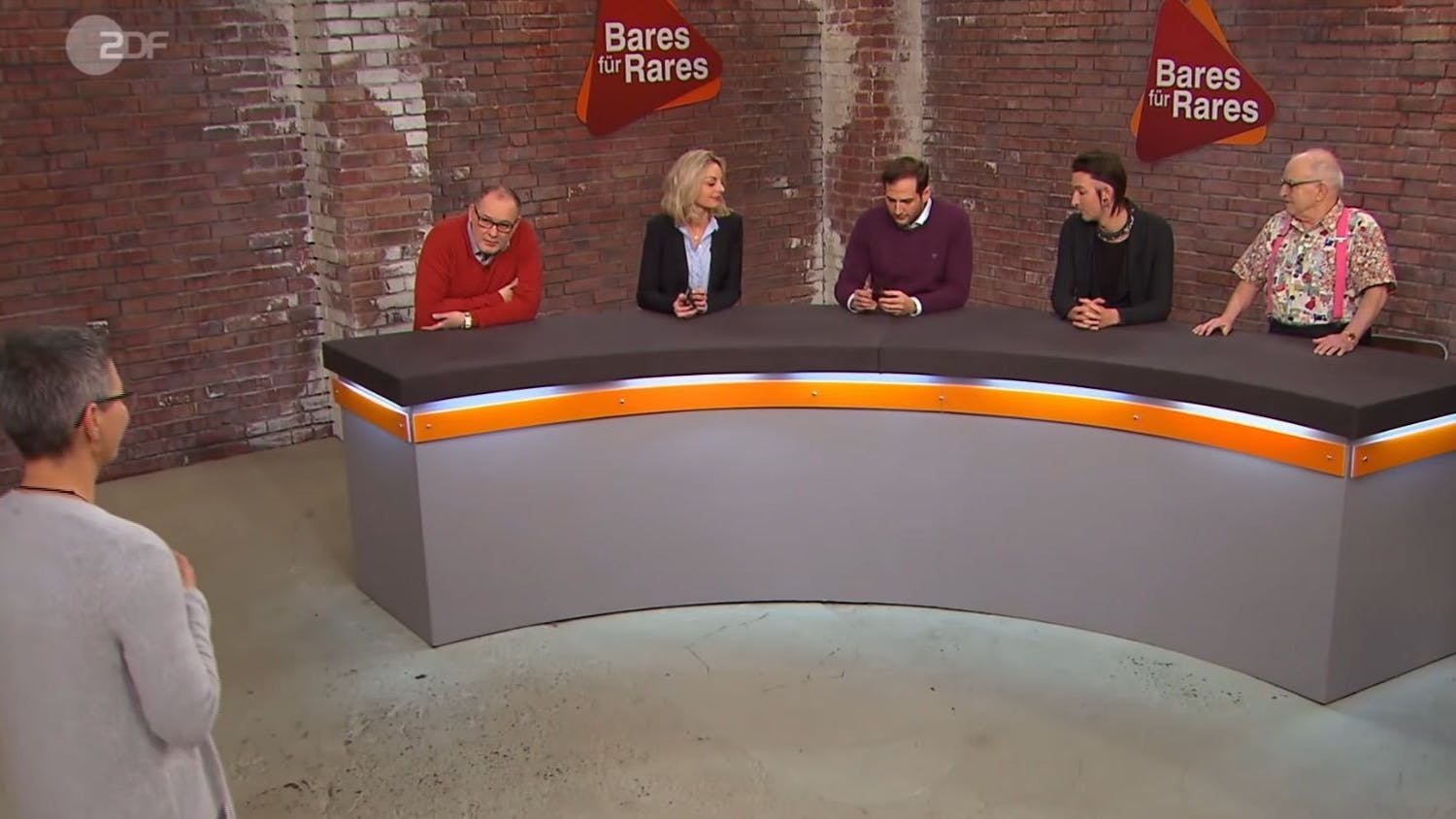 Kein Deal! Keiner der „Bares für Rares“-Händler ist bereit, mindestens 20.000 Euro für den Ring zu zahlen.