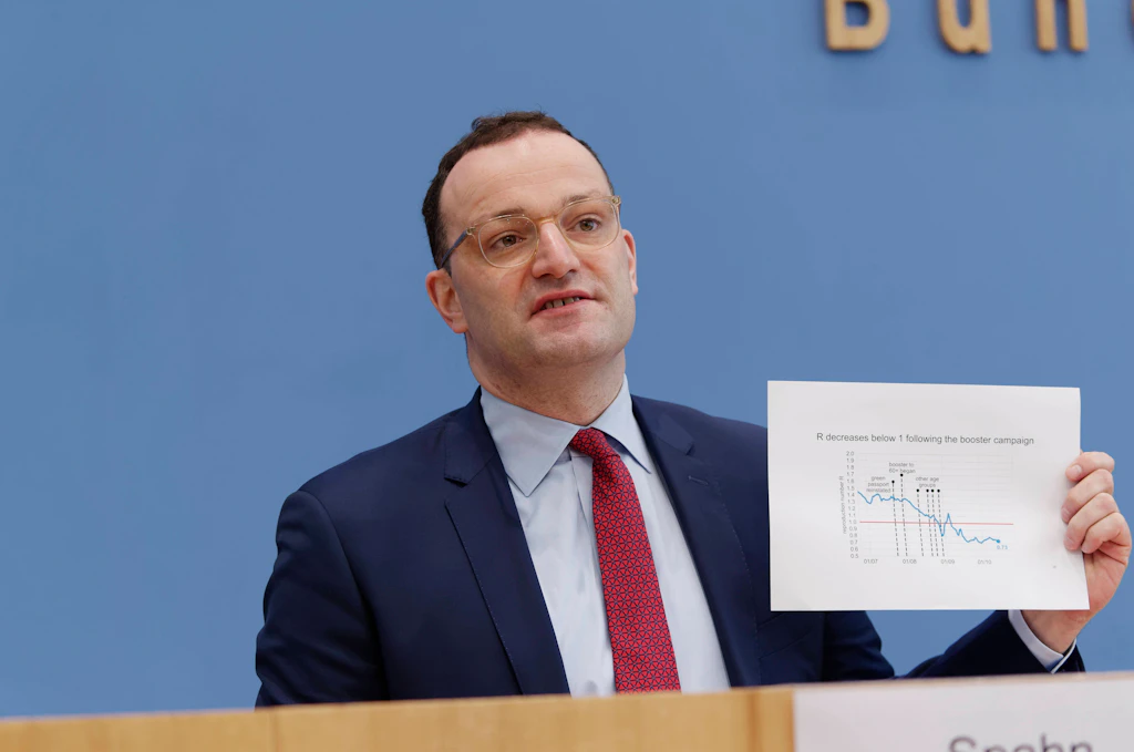 Spahn will einheitliche Linie: Booster-Impfung nach sechs Monaten
