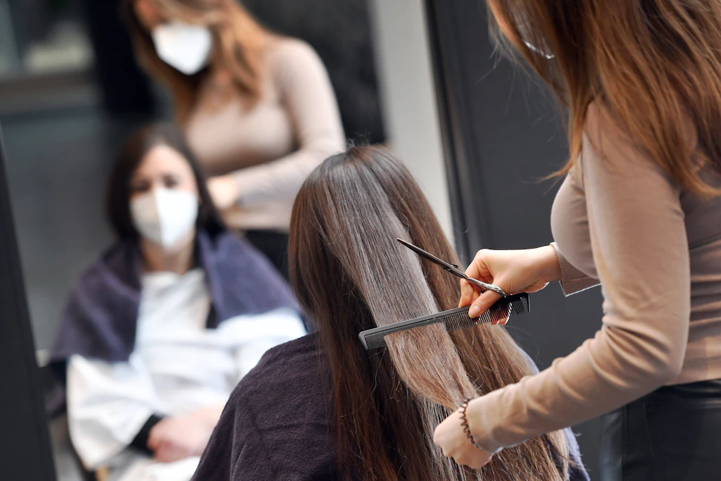 Corona: Wien verbietet Ungeimpften Zugang zu Friseuren und Lokalen