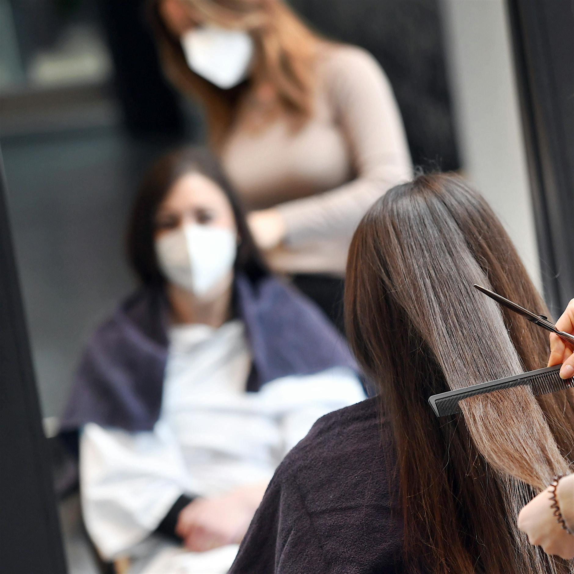 Corona: Wien verbietet Ungeimpften Zugang zu Friseuren und Lokalen