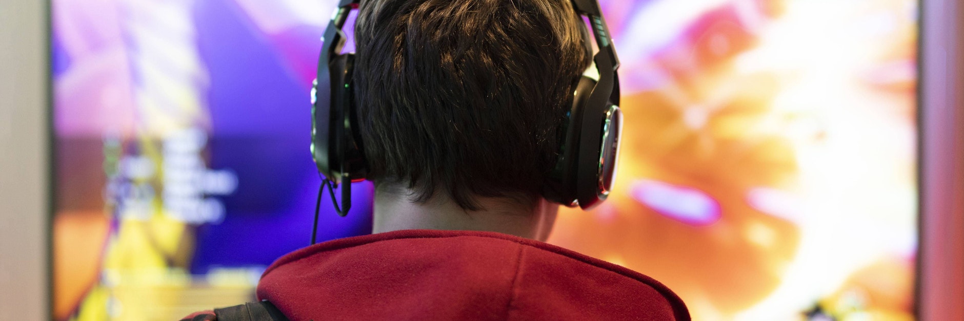 Ob Gaming oder Social Media – Kinder und Jugendliche nutzen dafür pro Tag immer länger ihren Computer oder ihr Smartphone.