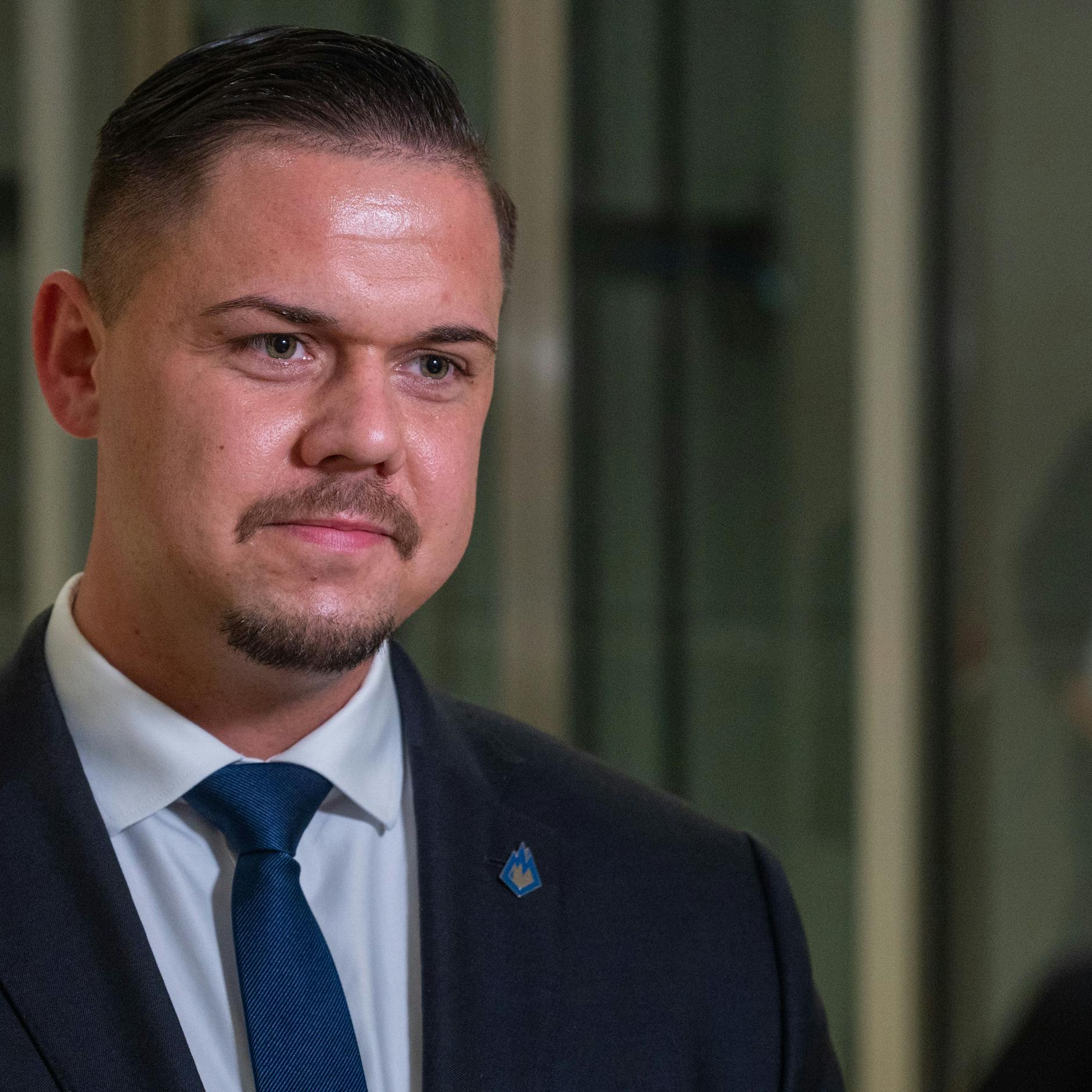 Brandenburger AfD-Politiker Hannes Gnauck gibt unser Steuergeld an rechtsextreme Organisationen weiter