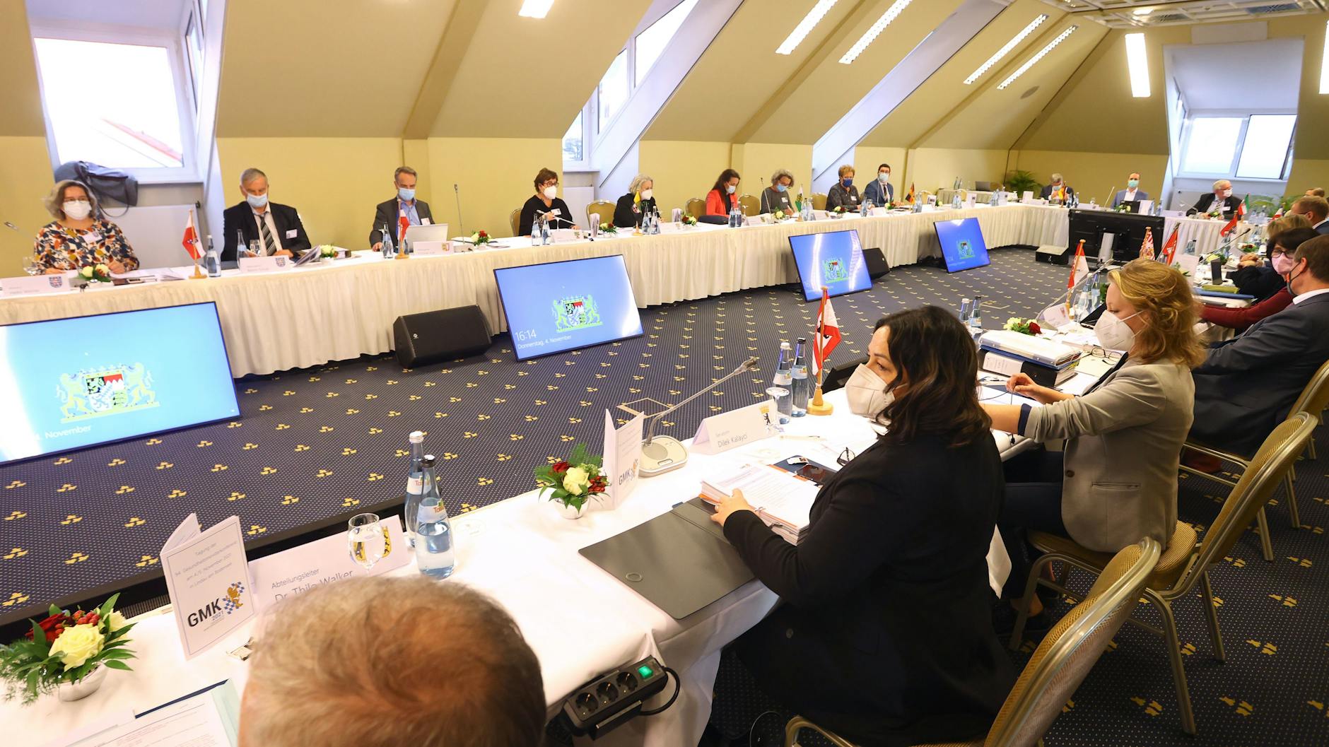 Berlins Gesundheitssenatorin Dilek Kalayci (SPD) bei den Beratungen von Bund und Ländern in Lindau. 