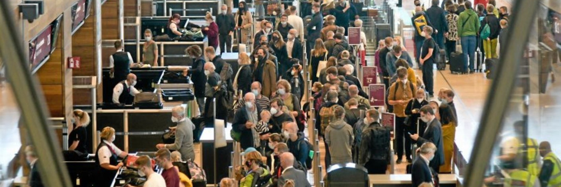 Wieder müssen Passagiere am BER lange Wartezeiten in Kauf nehmen.&nbsp;