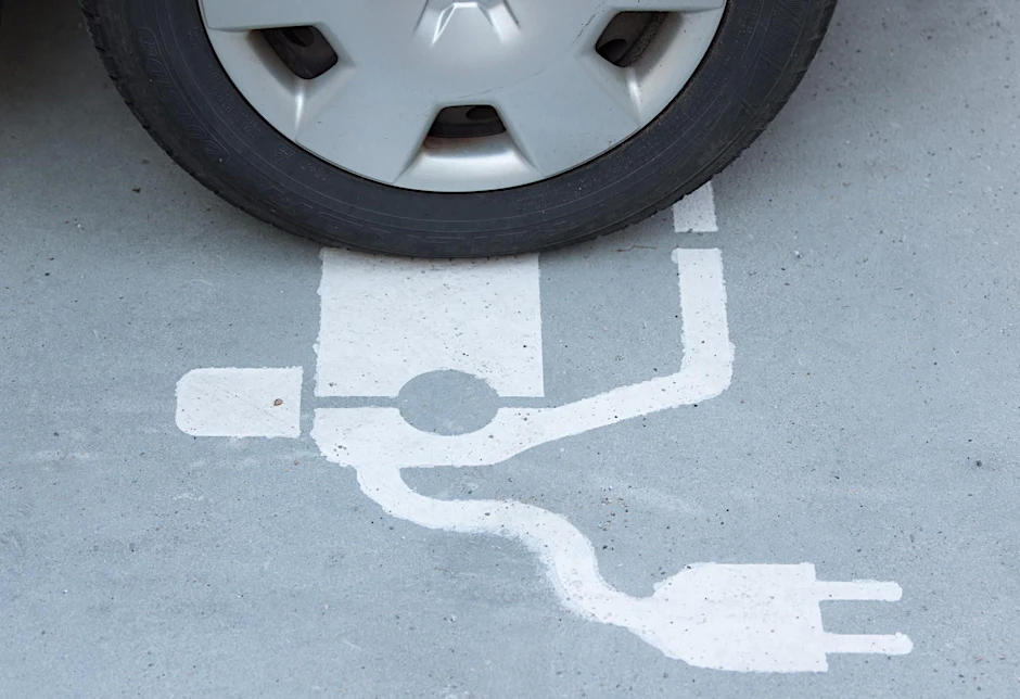 Stecker aus zweiter Hand: Wer ein gebrauchtes E-Auto kaufen will, muss vor allem auf den Zustand des Akkus achten.
