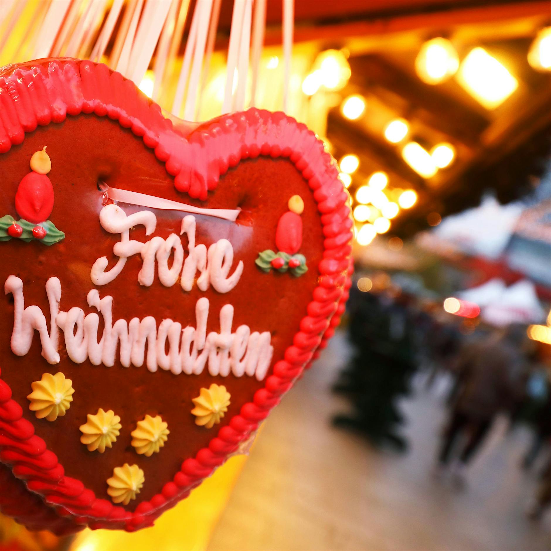 Berlin: Erster Weihnachtsmarkt startet, Rummel in Lichtenberg