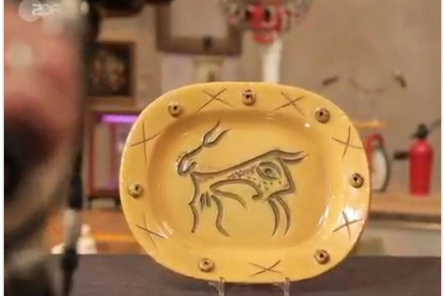 Bei „Bares für Rares“ soll dieser Teller von Pablo Picasso verkauft werden.