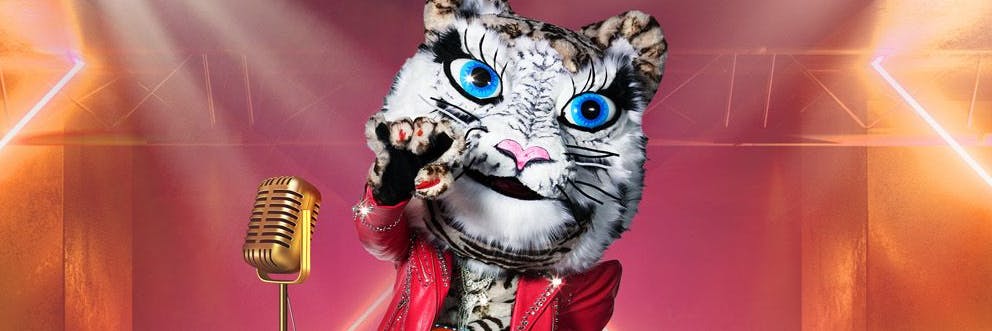 „The Masked Singer“: Der Tiger ist eine Werbefigur für den Pudding-Hersteller Ehrmann, tritt in einer Online-Show auf.