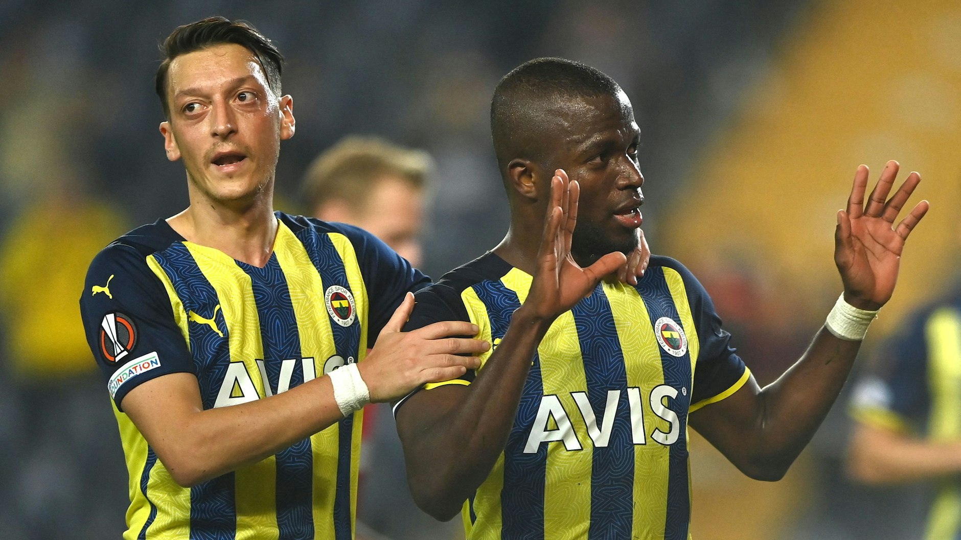 Mesut Özil in Trikot von Fenerbahce Istanbul. 