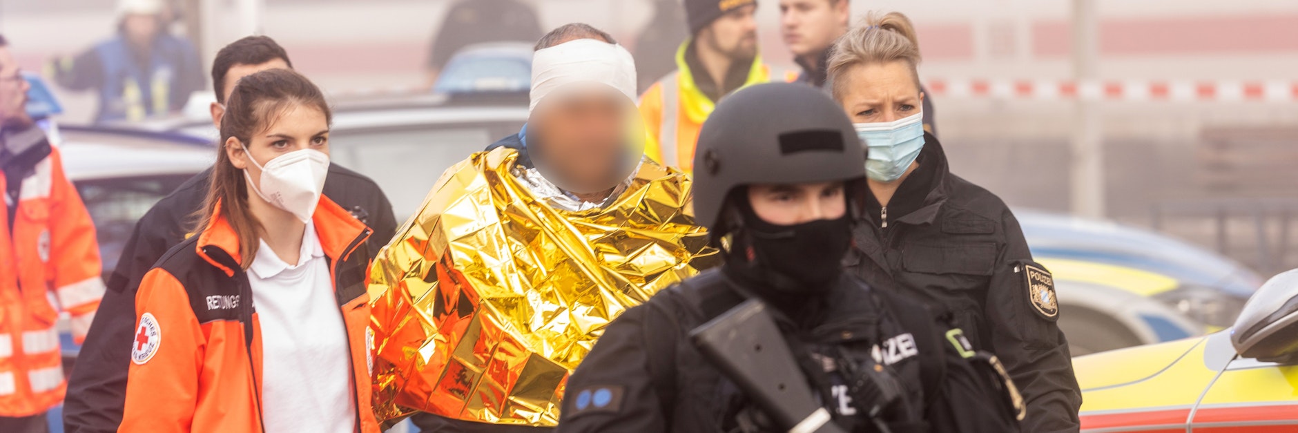 Nach der Festnahme: Im ICE soll der Mann auf Passagiere mit dem Messer losgegangen sein.&nbsp;