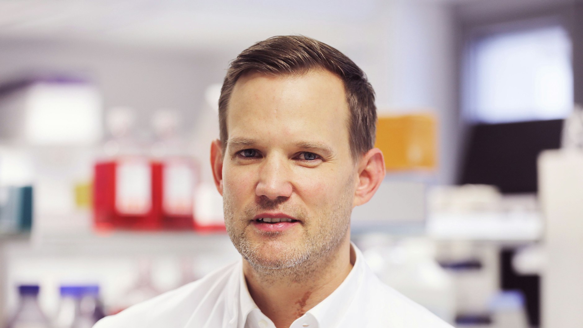 Der Virologe Hendrick Streeck plädiert für die Wiedereinführung kostenloser Corona-Tests, um die rasant steigenden Infektionszahlen in den Griff zu bekommen. 