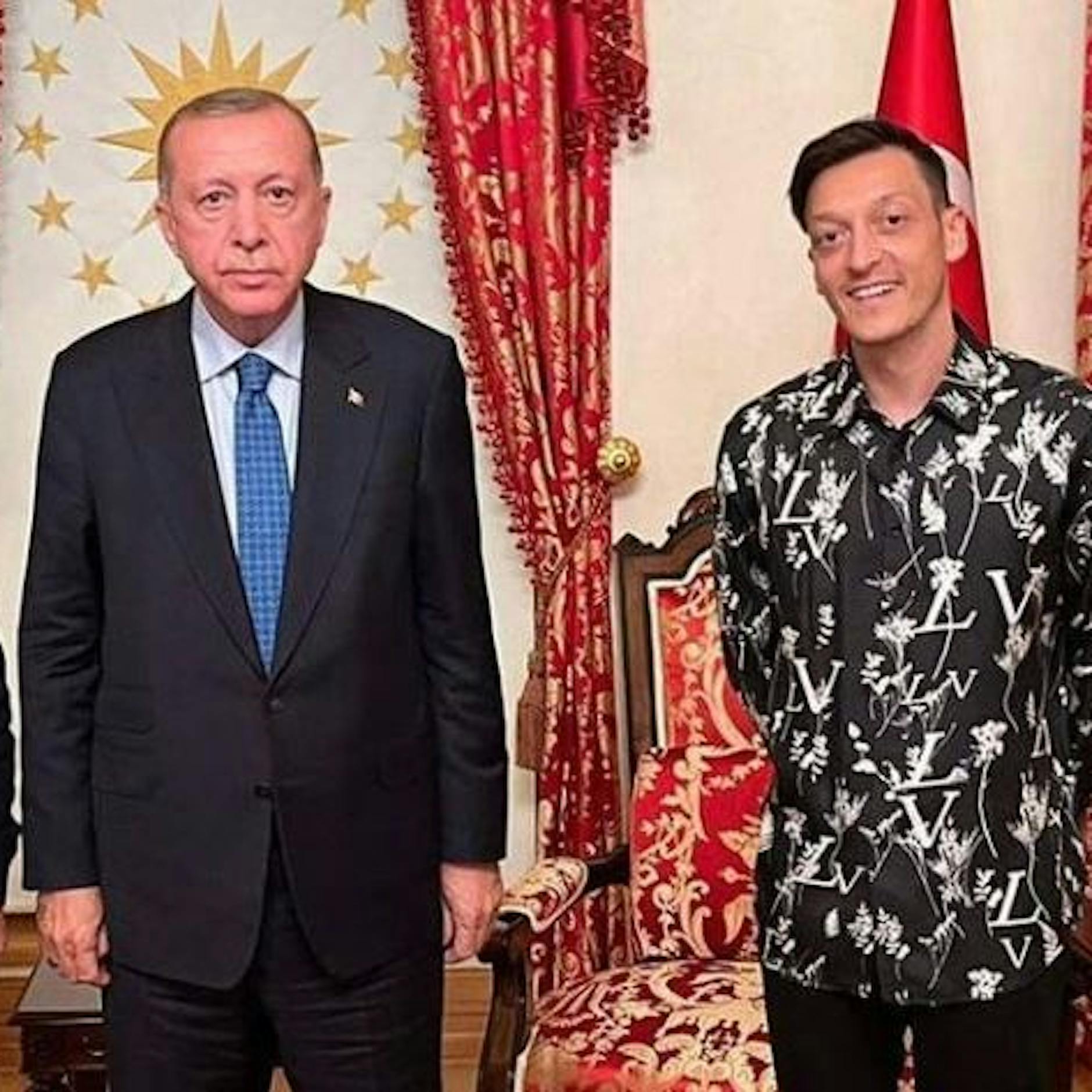 Er hat es wieder getan: Mesut Özil posiert mit Türkei-Präsident Erdogan!