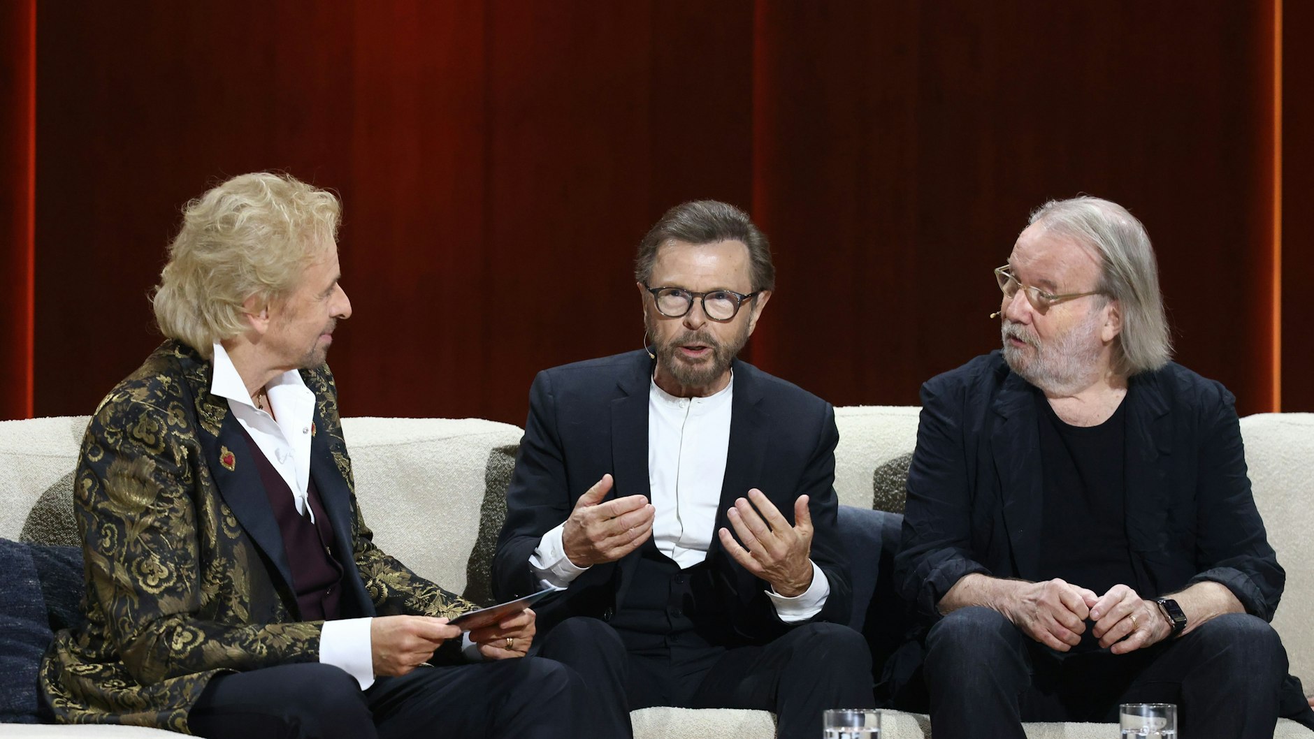 Thomas Gottschalk bei „Wetten, dass..?“ mit Björn Ulvaeus und Benny Andersson von Abba.&nbsp;