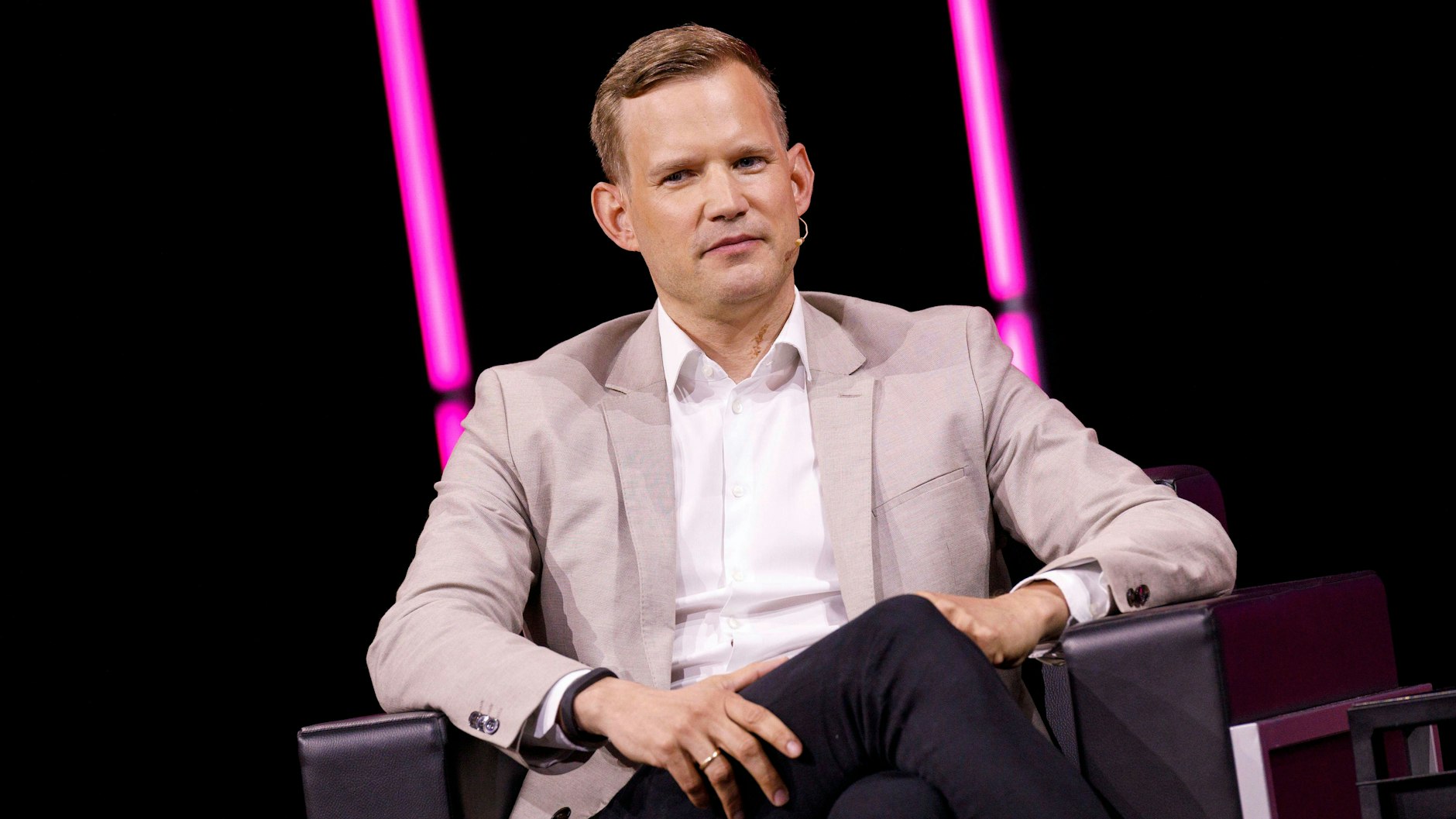 Der Virologe Hendrik Streeck spricht sich gegen eine schnelle dritte Impfung für alle aus. (Archivbild)