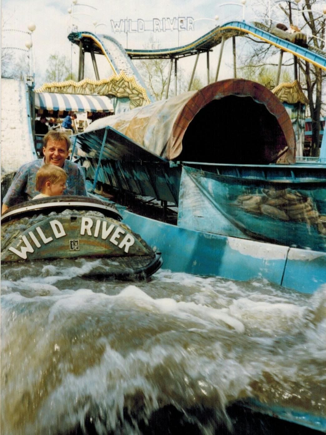 Die frühere Wasserbahn Wild River heißt heute Poseidon, ist auch immer wieder in Berlin, etwa auf dem Zentralen Festplatz.