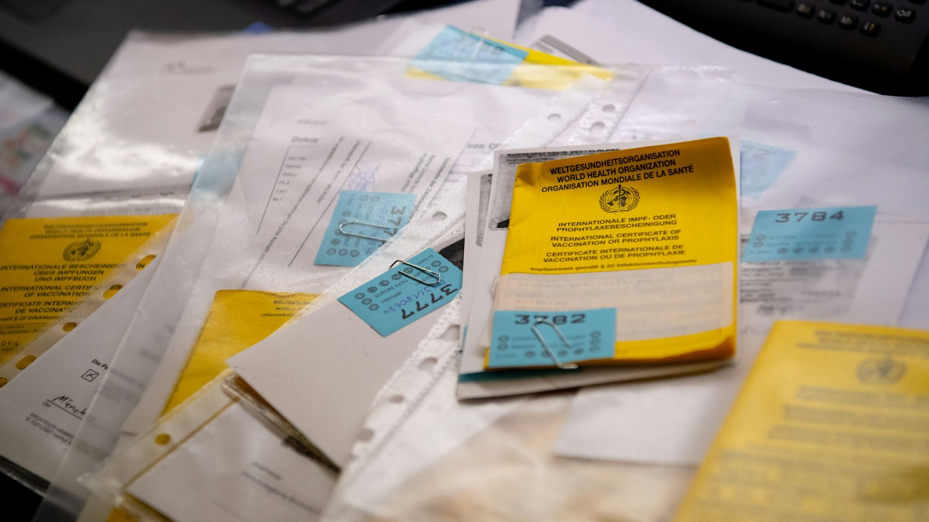 Auch Apotheken erstatten Anzeige bei gefälschten Impfpässen (Symbolbild).