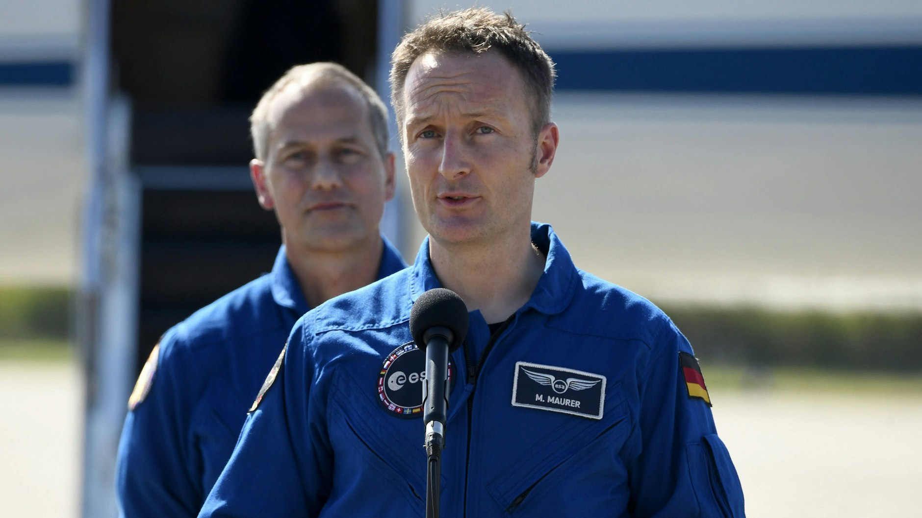 Matthias Maurer auf einer Pressekonferenz im Kennedy Space Center in Florida