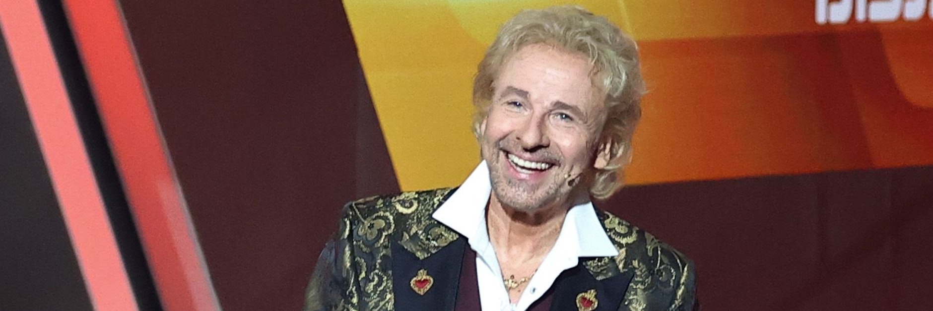 Er hat einen Grund zur Freude: Thomas Gottschalk zu Beginn der Jubiläumsshow von „Wetten, dass..?“.