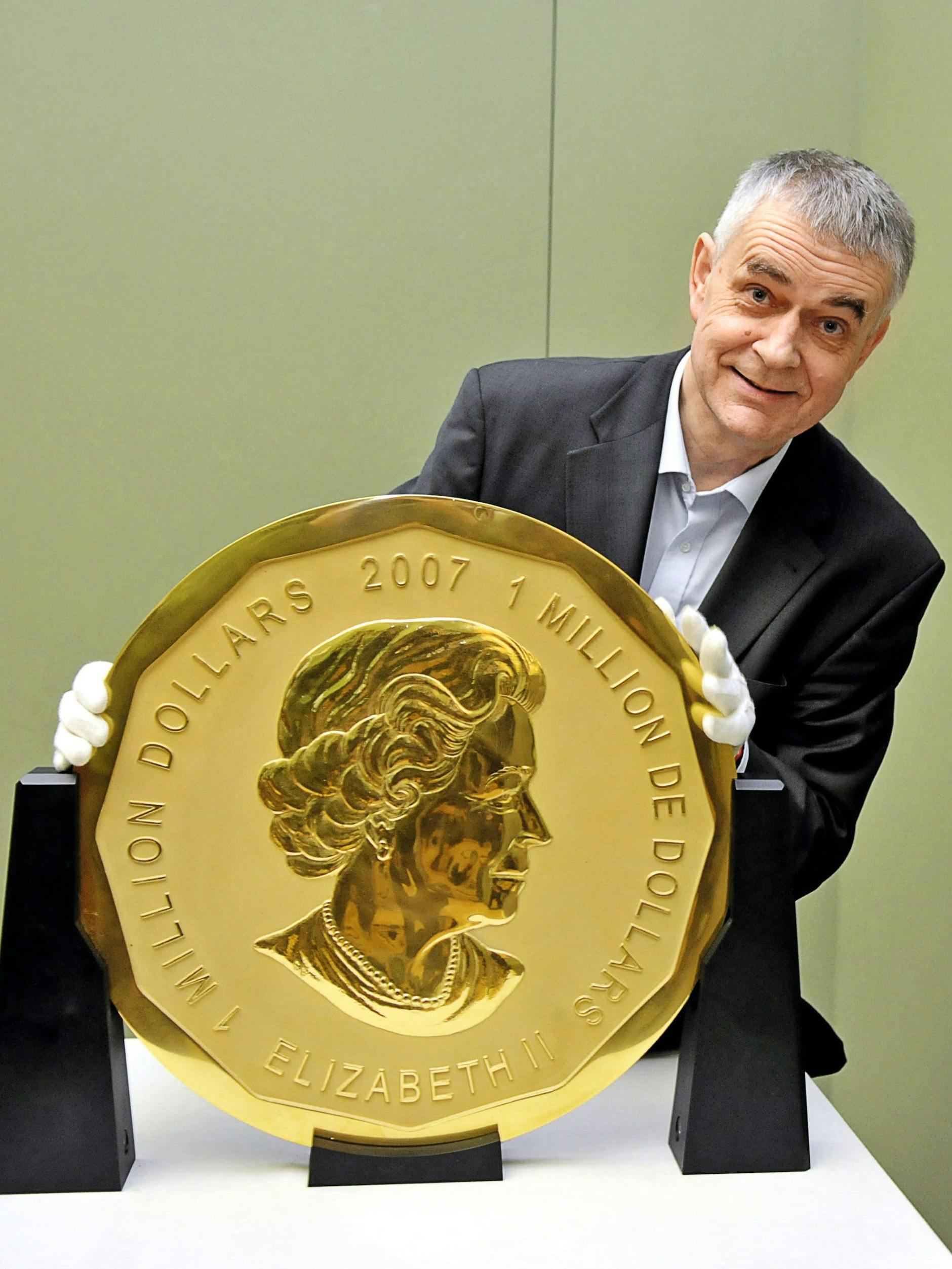 Was für ein Streich! Die 100-Kilogramm-Münze „Big Maple Leaf“ wurde auf abenteuerliche Weise über ein Klofenster aus dem Bode-Museum geklaut. 