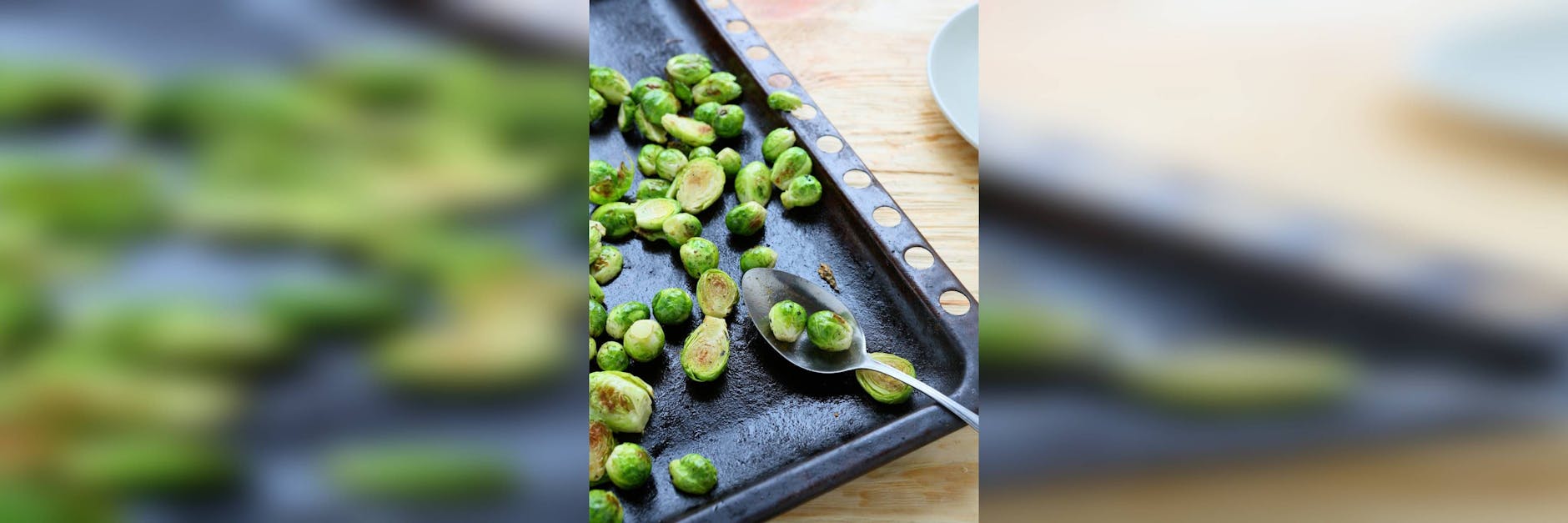 Rosenkohl aus dem Ofen ist schnell zubereitet und unglaublich lecker.