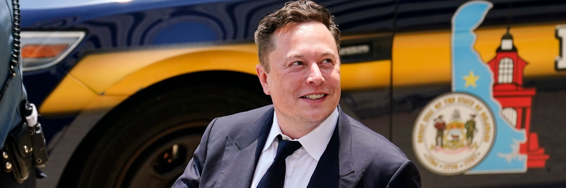 Elon Musk hat sich verpflichtet, Aktien im Wert von 18,1 Milliarden Euro zu verkaufen, um dann auf den Erlös Steuern zu zahlen.