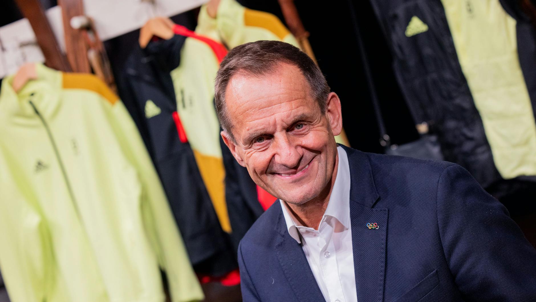 DOSB-Präsident Alfons Hörmann bei der Präsentation der Olympiakleidung von Team Deutschland für die Winterspiele 2022 in Peking. Am 4. Dezember wird seine Nachfolgerin oder sein Nachfolger gewählt. 