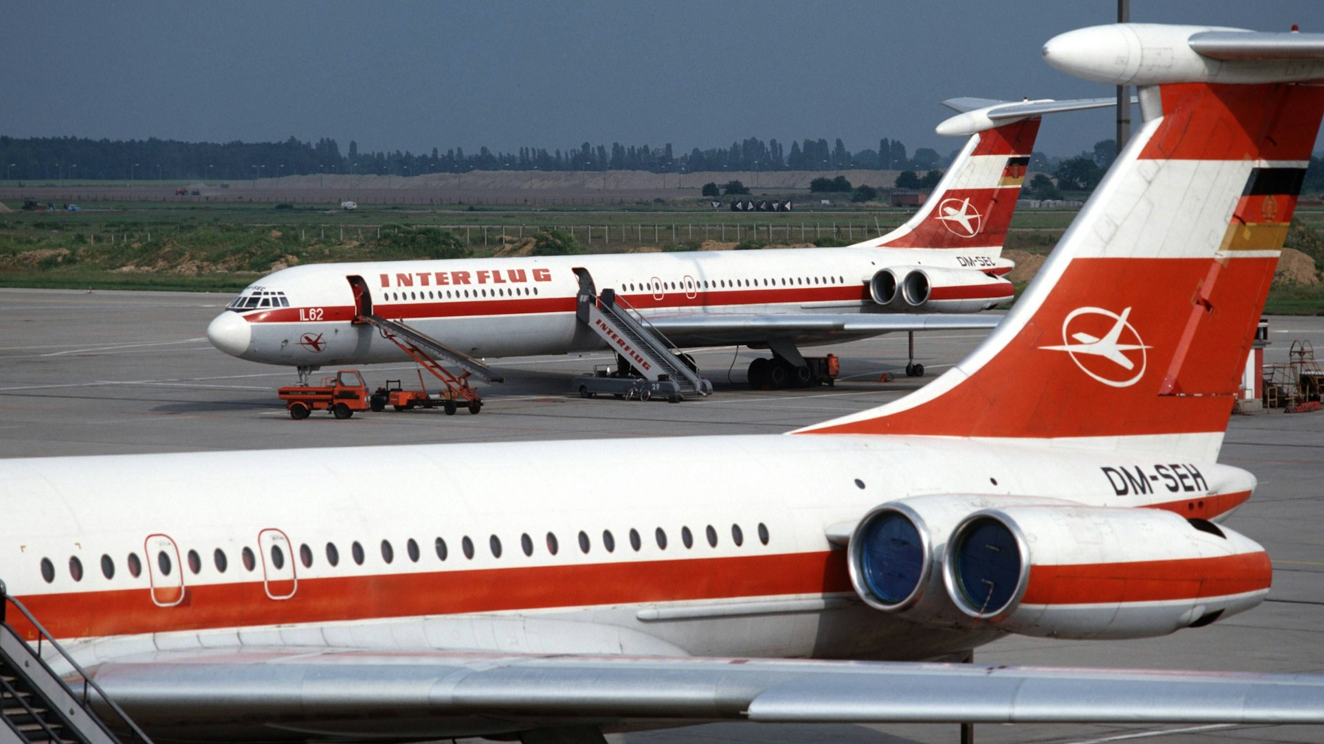 Über die Verbindung Beirut - Schönefeld kamen in den 1970er Jahren viele Kriegsflüchtlinge aus dem Libanon nach Ost-Berlin, von wo aus sie direkt nach West-Berlin weiterreisen konnten. Ohne Passkontrolle.