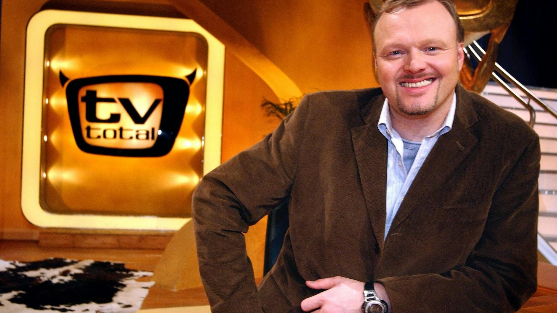 Von 1999 bis 2015 moderierte Stefan Raab teils mehrmals die Woche die Show „TV total“.