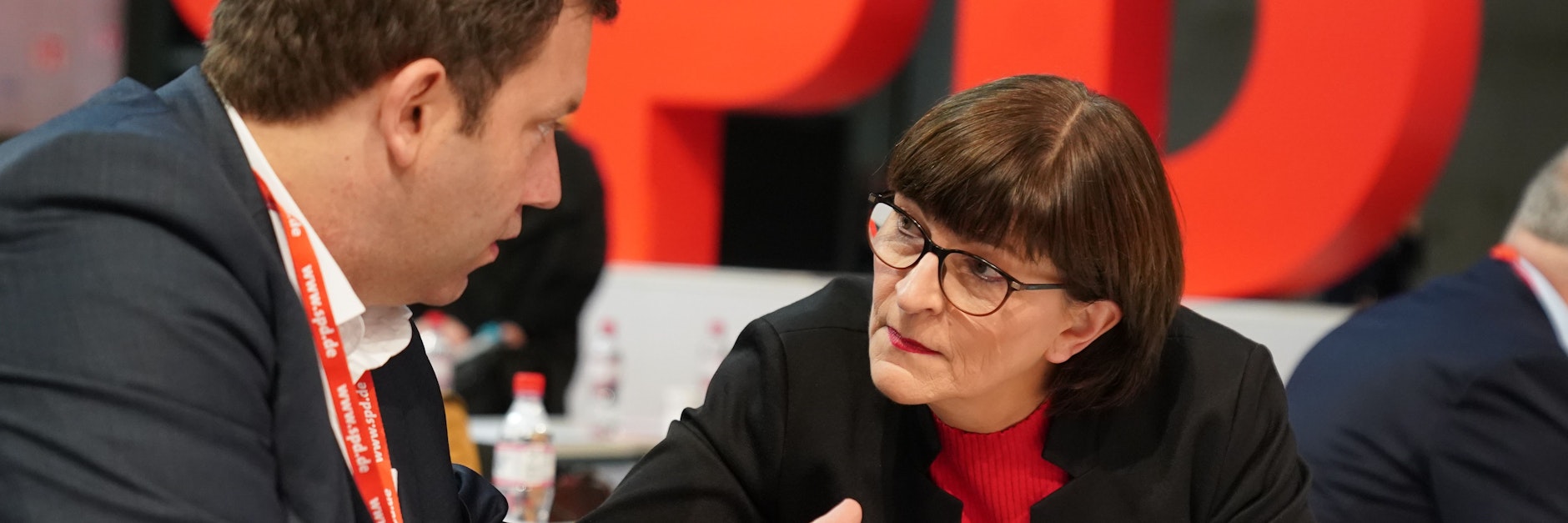  Saskia Esken und Lars Klingbeil wollen gemeinsam die SPD führen. 