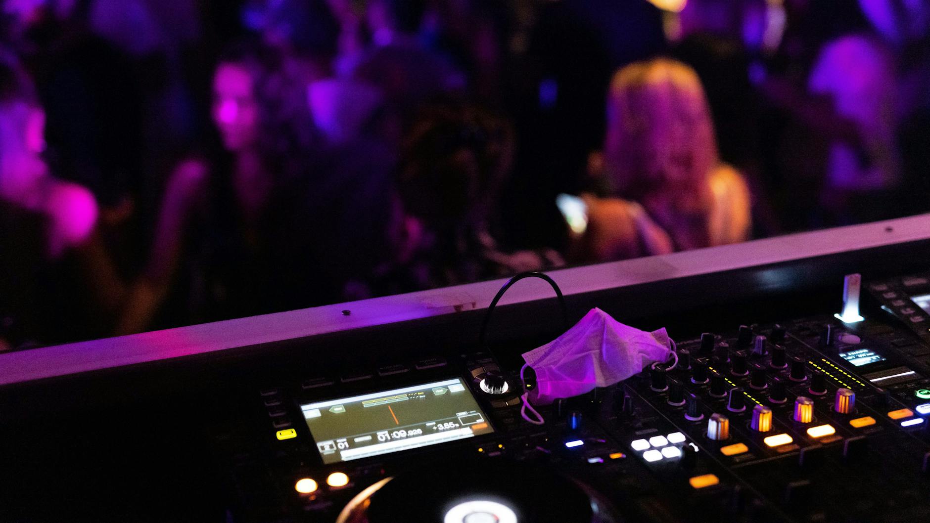 Brandenburg führt 2G in Discos und Clubs ein (Symbolbild). 