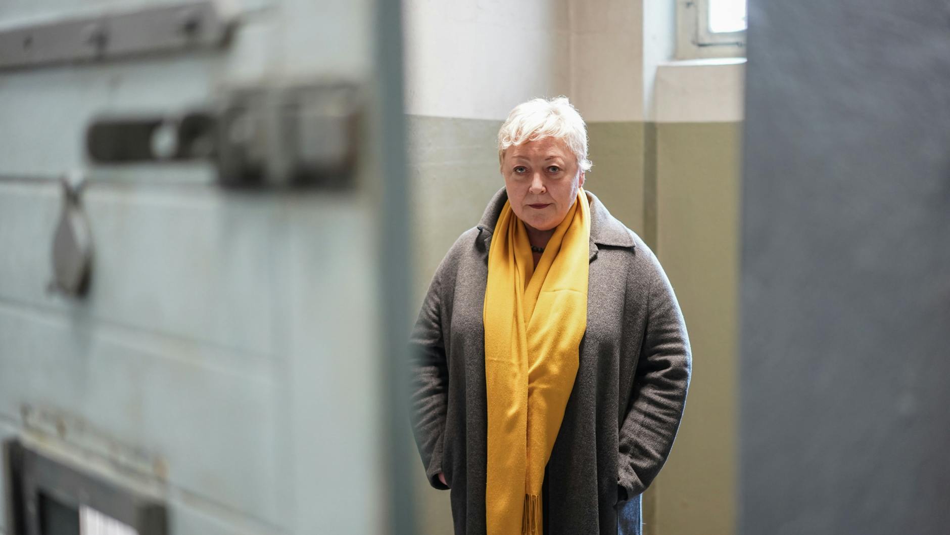 Evelyn Zupke, SED-Opferbeauftragte, steht im ehemaligen DDR-Gefängnis in der Keibelstraße (Symbolbild).